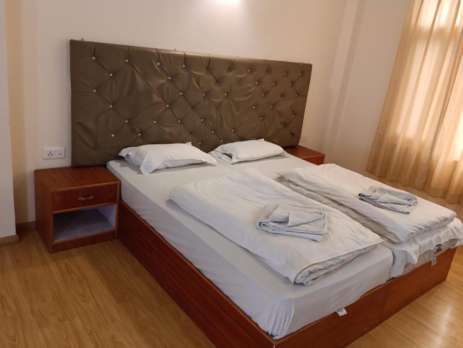 Hotel Dimbir Regency Leh Ngoại thất bức ảnh